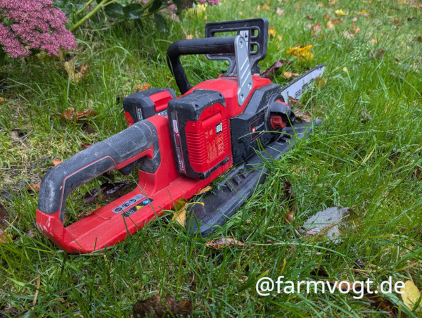 Einhell Kettensäge im Gras